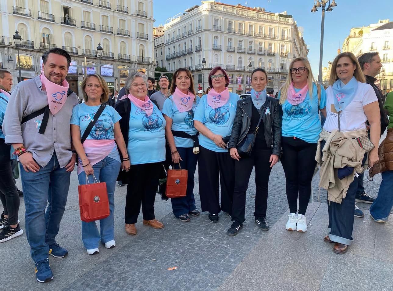 Jota Camacho con las precursoras del movimiento #Otro8M